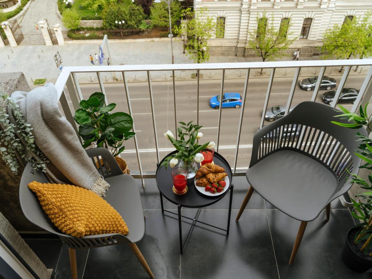 Sunny 2Br Flat - Top Location - Amazing Balcony Bukarest Exteriör bild