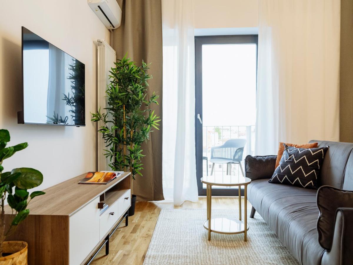 Sunny 2Br Flat - Top Location - Amazing Balcony Bukarest Exteriör bild